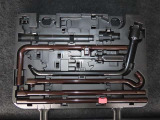 車載工具のジャッキ(車体を持ち上げる工具)とクリップレンチ(タイヤのナットを緩める、絞める工具)です。