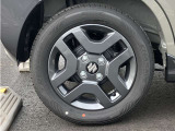 純正ホイールを装着しております。車両に関してのご質問は、スタッフまでお気軽にお問合せ下さい!TEL:0439-88-6662