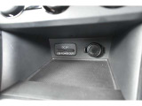 USB充電口が2つとソケット電源が1つございます