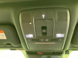 駐車時の後方確認をサポートするバックモニター。安全でスムーズな後退を支援し、万が一の事故を防ぎます。