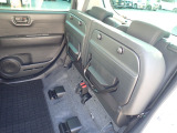 ◆チップアップ&ダイブダウン機構付【ULTR SEAT】は後席座面を左右分割で跳ね上げることができます。トランクで積載できない背の高い荷物をラクラク収納できます。ホンダ車ならではの人気装備です。