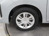 タイヤサイズは165/65R14になります。溝数は約4ミリです。