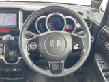 【純正革巻きステアリング】上質な革を使用することで、手にしっかり馴染みとても運転しやすいハンドルです♪
