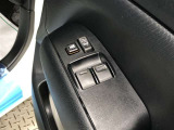 運転席・助手席窓はパワーウィンドウになっています。