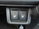 運転席・助手席のシートヒーターが冬場には活躍してくれます!!