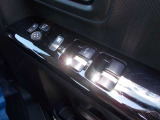 パワーウインドーのスイッチです!運転席にはオート機能が付いています!