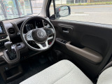 運転席周りです。