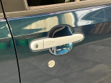 品質へのこだわり!フロアマットやシートなど車内をキレイに清掃し、ニオイや汚れなどを徹底的にクリーニングしてもらっております。室内はピカピカです☆