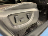 パワーシート搭載。微妙な調整が手軽にでき、ピッタリのポジションで運転することが可能です。
