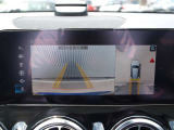 360度カメラシステム装備で車庫入れも易しくなります! フロントグリル内のフロントカメラ、左右ドアミラーのサイドカメラ、リアエンドのリアカメラにより、車両周囲をバードビューで確認することができます。