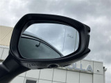 パノラミックビューモニター付きです。車両を上から見たような映像をディスプレイオーディオ画面に表示。運転席からの目視だけでは見にくい、車両周辺の状況をリアルタイムでしっかり確認できます。