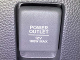 車内で便利な電源供給。【アクセサリーソケット】で、スマートに充電!