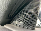 【BOSEサウンドシステム】を搭載しています。室内の反響率やシート生地など、全てを計算。その車種ごとにチューンナップされた専用音響空間です。