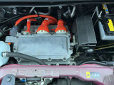 電気自動車ですのでモータールームです。20kwhのバッテリーを搭載しています。