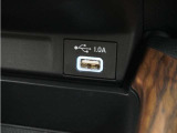 ◆USB入力端子◆USB接続、スマートフォンの充電等にも便利なUSBチャージャー。使いやすい場所に装備されています。
