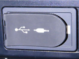 USB端子を装備しております。