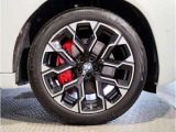 【BMWアロイホイル】軽量かつ強度に拘ったアロイホイル。走行性能ポテンシャルを引き出す設計。車の足元を引き締めてくれる大きなポイントはアロイホイルです。
