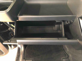 よく使うものが手を伸ばせばすぐ届く、機能面で充実した収納。