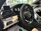 4.0L V型8気筒 DOHCツインターボ 650ps/6,000rpm 86.7kgm/4,500 rpm(カタログ値) 8AT 285/40ZR22・325/35ZR22 カーボンブレーキ/イエローキャリパー ランボルギーニANIMAオフロードモード  ワイトレ10mm