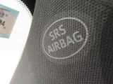 SRSカーテンシールドエアバック(前後席乗員の頭部側面を覆うように広がり乗員の頭部への衝撃を緩和してくれます)