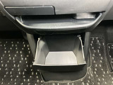 【インストセンターロアボックス】CDなどが収納できる格納式のボックス!