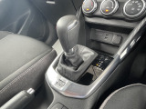 アクセルペダルを踏み込む量や速さに応じて変速パターンを制御し、人馬一体の運転感覚を発揮してくれる6速オートマ!