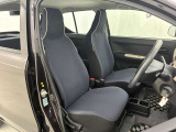 運転席と助手席です。クリーニング専門のスタッフにより隅々まできれいに仕上げております。乗り出しから気持ちよくお使いいただけます。