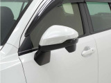 ◆ドアミラーウインカー◆ドアミラーにウインカーを装備しています。対向車に自身の進行方向を合図し安全に運転できます。