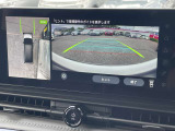車を真上から見ているように、周囲の状況を把握しながら安心して駐車が行えるアラウンドビューモニター!