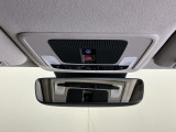 【SOSボタン】体調が悪くなったときや、事故に遭遇したとき、あおり運転にあっている時など、緊急時にボタンを押すと緊急サポートセンターにつながり、オペレーターが警察・救急への取次ぎを行います。