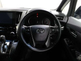 各操作スイッチなどもハンドルから手を放すことなく操作可能で安全運転に支援いたします!