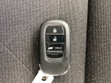 便利なスマートキーです。雨天や荷物が多い時など両手がふさがっているケースで威力を発揮