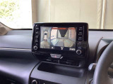 パノラミックビューモニター付きです。車両を上から見たような映像をディスプレイオーディオ画面に表示。運転席からの目視だけでは見にくい、車両周辺の状況をリアルタイムでしっかり確認できます。