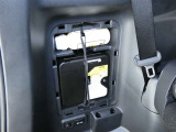 スペアタイヤレス車です。応急セットを搭載しております。