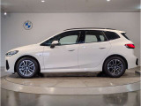 【BMWの伝統】時代を超える美しさ。磨き抜かれたエアロダイナミクスが瞳を奪う。一目で伝わるスポーティーなプロポーションは、BMWの走行性能を生み出すのに欠かせない要因の一つです。