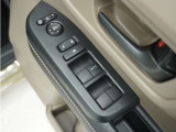 ◆パワーウィンドウスイッチ◆運転席から全席の窓の開閉操作を行うことが出来いつでも換気ができます!