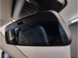【ETC機能付防眩ミラー】BMWのルームミラーは、ETCと一体型でございます。ミラーは防眩機能付きですので、後方車両のヘッドライトの明かりをカット致します。