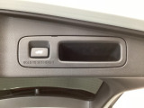 【電動リアゲート】トランクスイッチや純正リモコンなどボタン一つで簡単スムーズに開閉できます♪