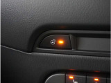 【ステアリングヒーター】ハンドルの左右のグリップ部分を温めることができます。寒い日の運転も安心です。