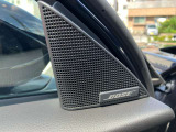運転席と助手席のドアにも「BOSE」。素敵な音質で音楽をお楽しみください。