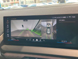鮮明なバックカメラと上空からのサラウンドビューで駐車もラクラク。
