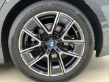 BMW純正アルミホイールです。納車時にはアルミホイールコーティングも承っております!是非ご検討下さいませ。