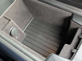 USBポートも搭載し、appleCarplayも接続可能です。