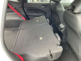 後席を倒せばさらに広いスペースの出来上がり♪長い荷物も載せやすくなります!
