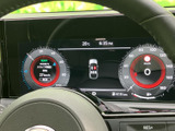 重要な車両情報をひと目で確認できる、見やすいメーターデザインです。運転に必要な情報を効率的に把握できます。