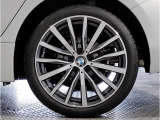 BMW純正アルミホイールです。納車時にはアルミホイールコーティングも承っております!是非ご検討下さいませ。