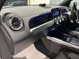 【グローブボックス】グローブボックス内にはETC2.0車載器が装備されております。普段外部から見えない位置に御座いますので、ご安心してお使え頂けます。