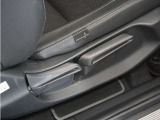 ◆シートハイトアジャスター◆運転席を上下に高さ調節ができます!運転ポジションを体格に合わせてシート調整できます。
