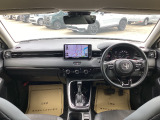 操作性・視認性に優れた機能的なレイアウトの運転席まわりです。