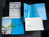 取扱説明書や新車時からの保証書などしっかり有りますよ!